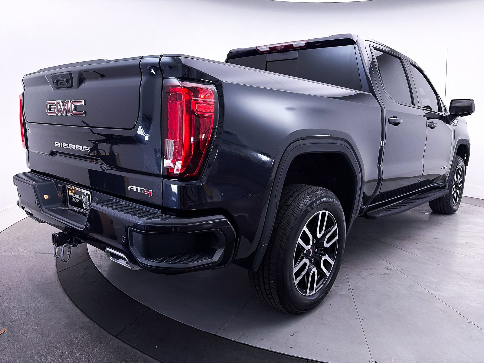 Used 2023 GMC Sierra 1500 AT4 w/ AT4 Premium Package AWD/4WD image 17