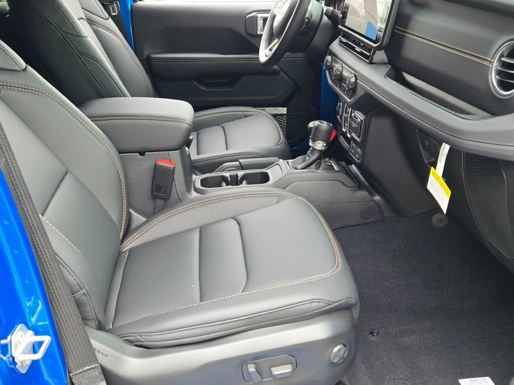 New 2026 Jeep Wrangler Unlimited Sahara AWD/4WD image 7