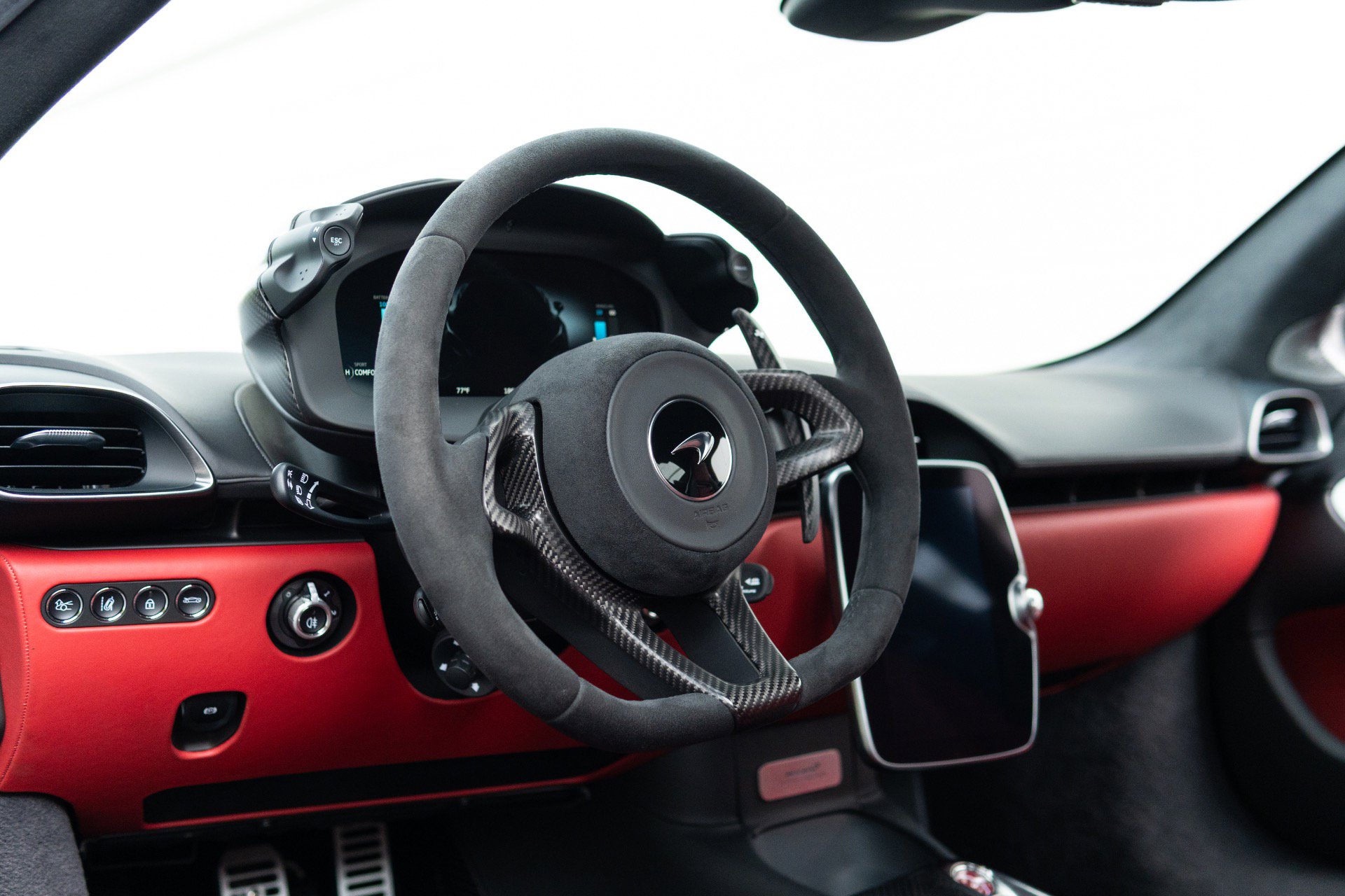 Used 2023 McLaren Artura RWD image 5