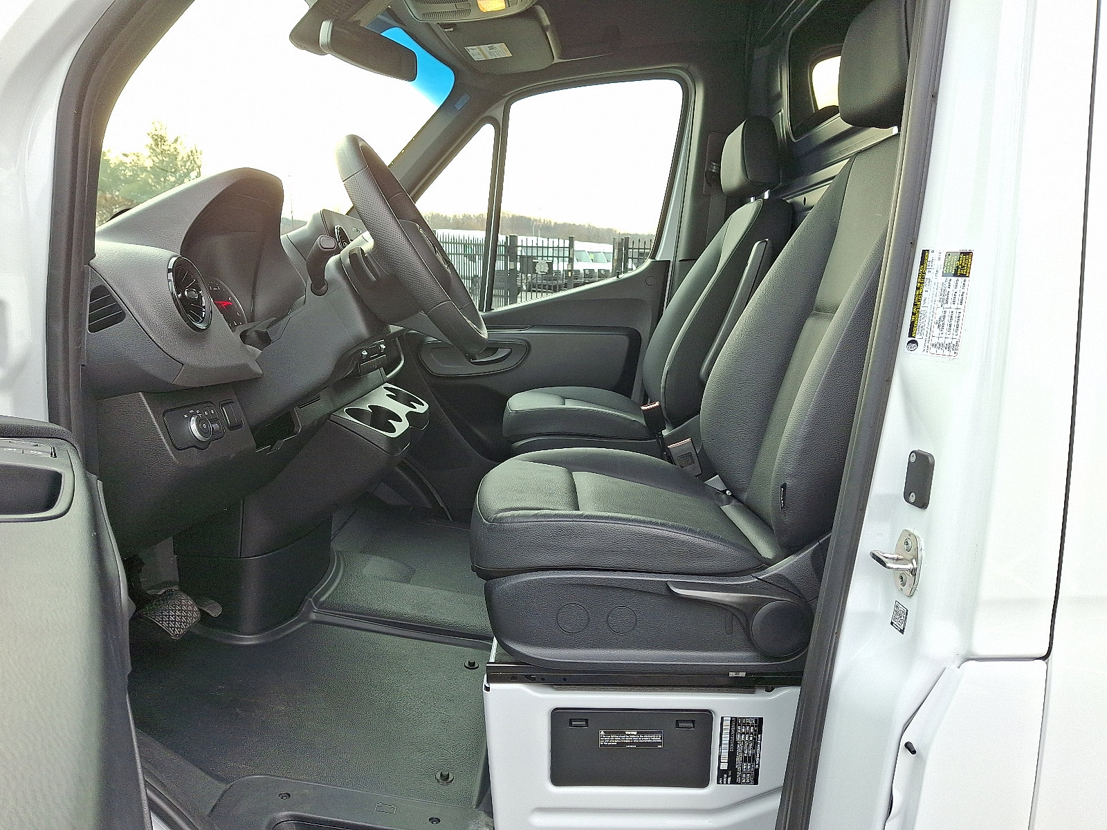 Used 2025 Mercedes-Benz Sprinter 2500 image 16