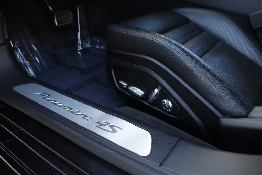 Used 2018 Porsche Panamera 4S w/ Premium Package Plus AWD/4WD image 16