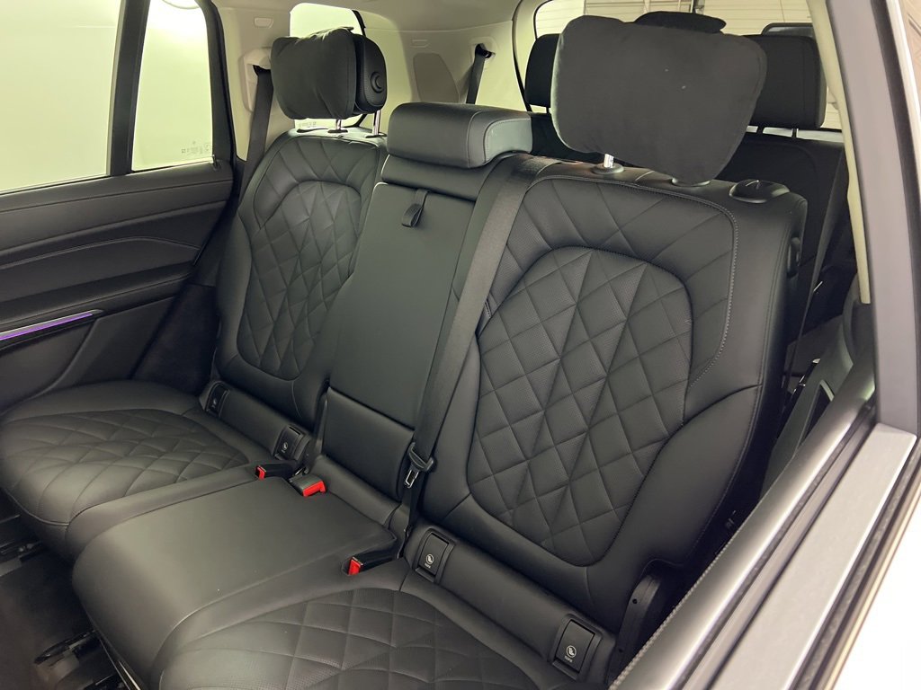 Used 2024 BMW X7 xDrive40i w/ Premium Package image 4