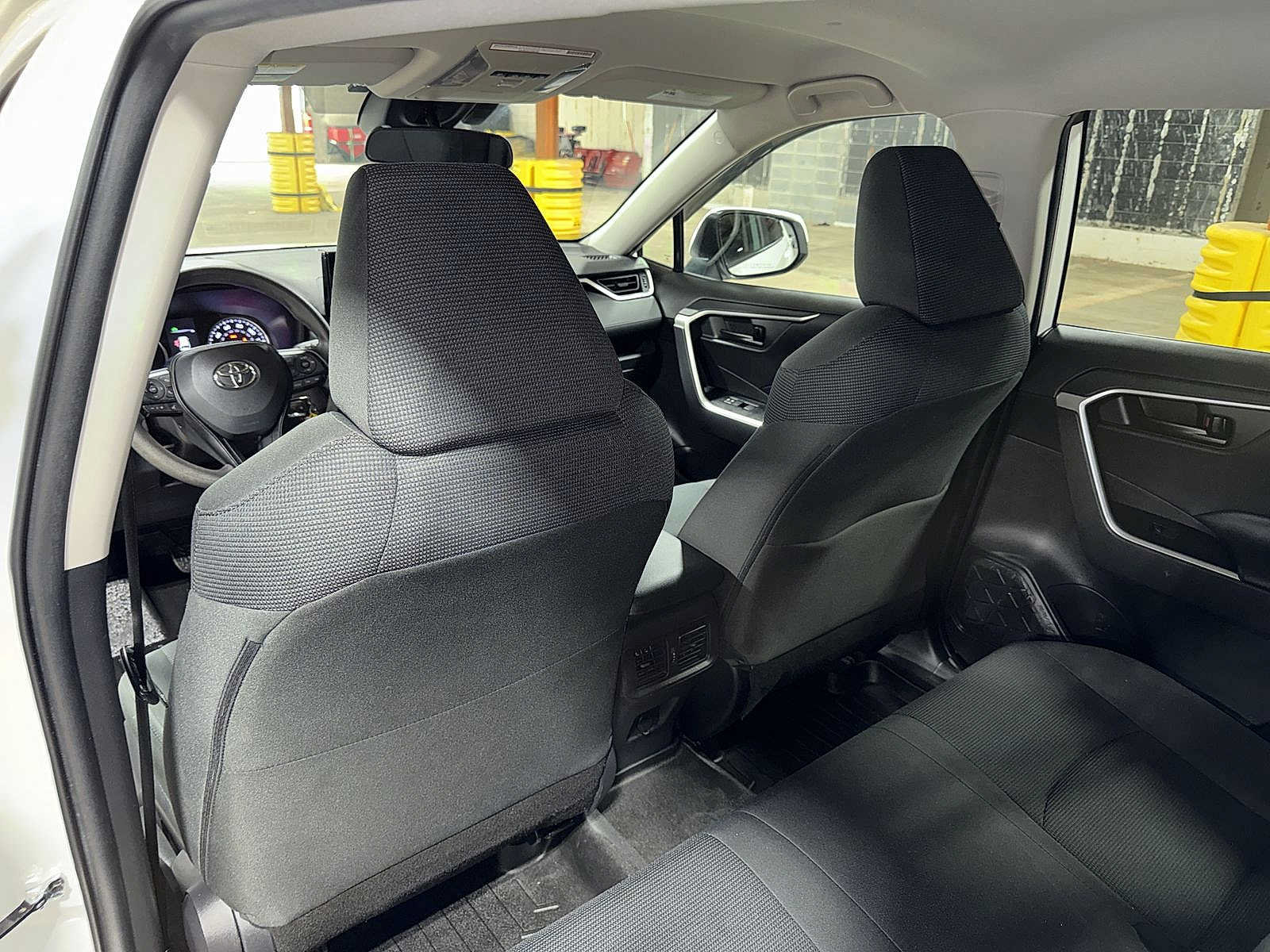 Used 2020 Toyota RAV4 LE w/ Carpet Mat Package AWD/4WD image 27