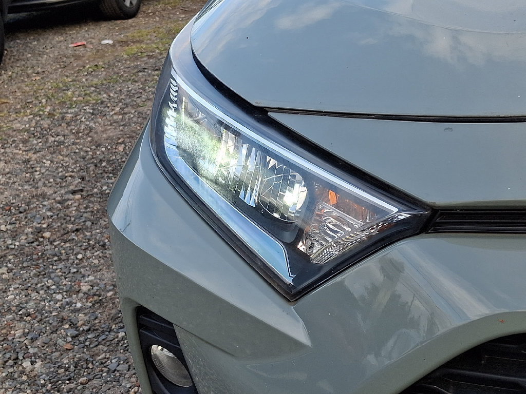 Used 2021 Toyota RAV4 XLE AWD/4WD image 35