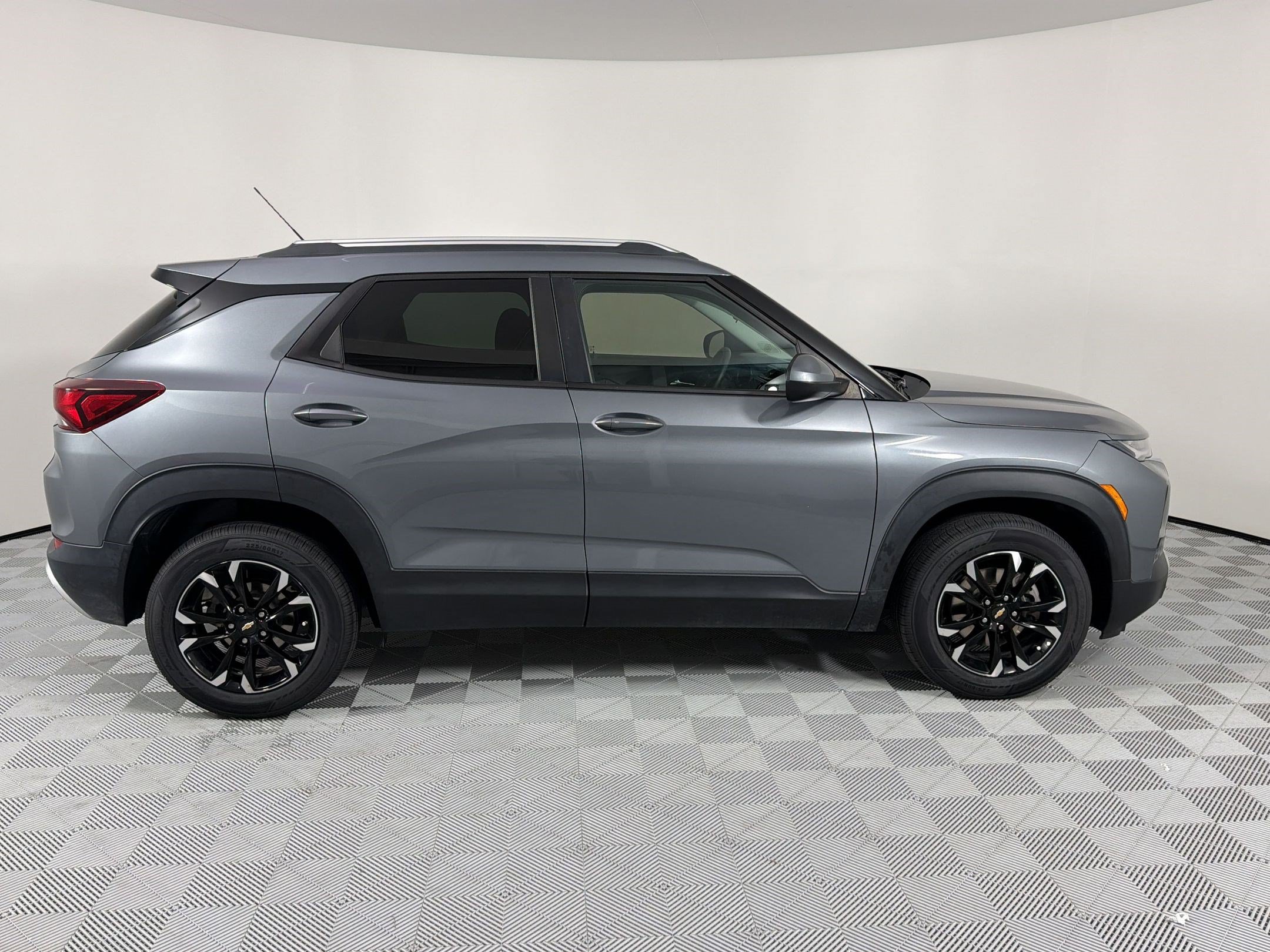 Used 2021 Chevrolet TrailBlazer LT AWD/4WD image 8