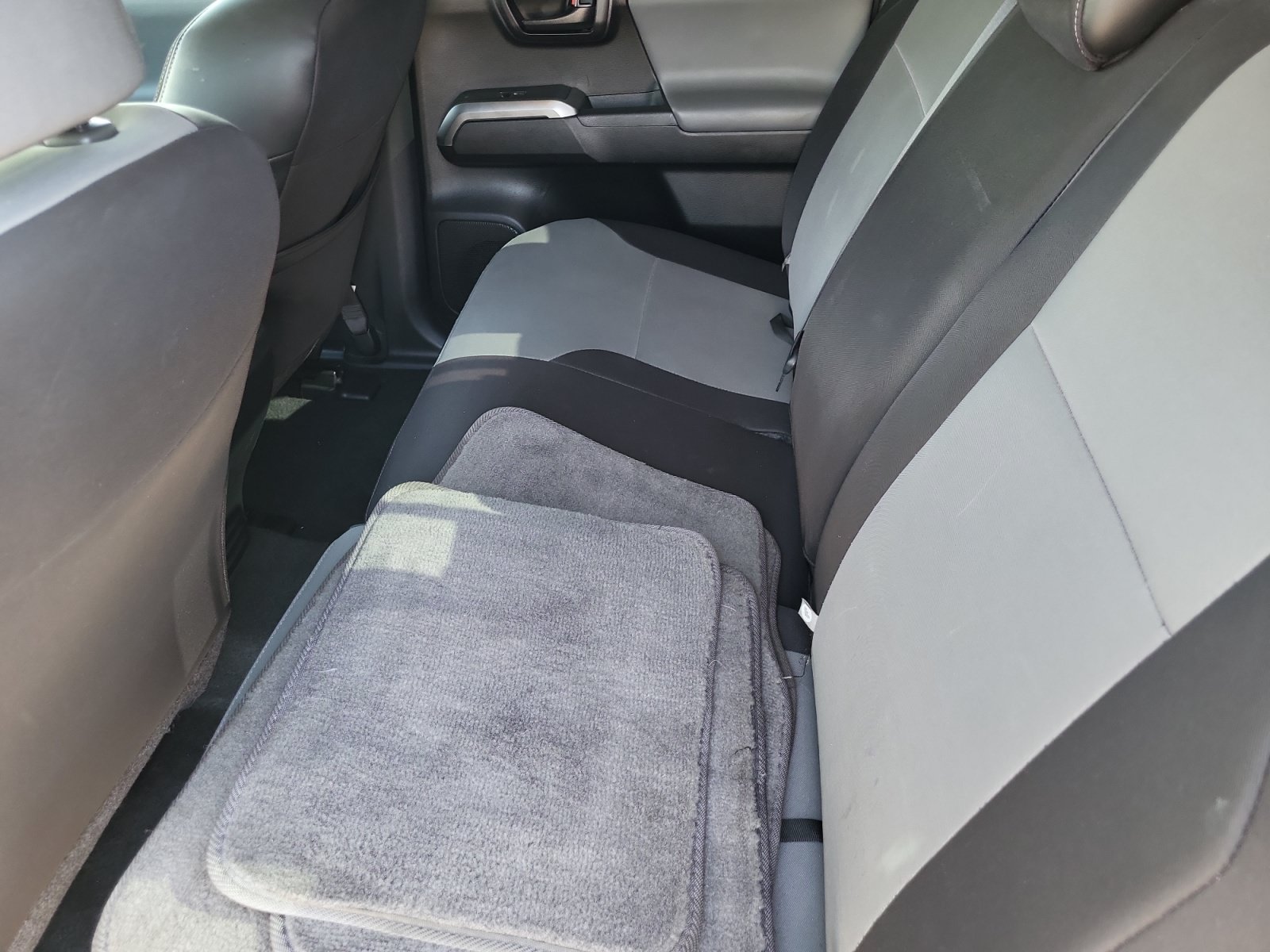Used 2019 Toyota Tacoma SR5 RWD image 43