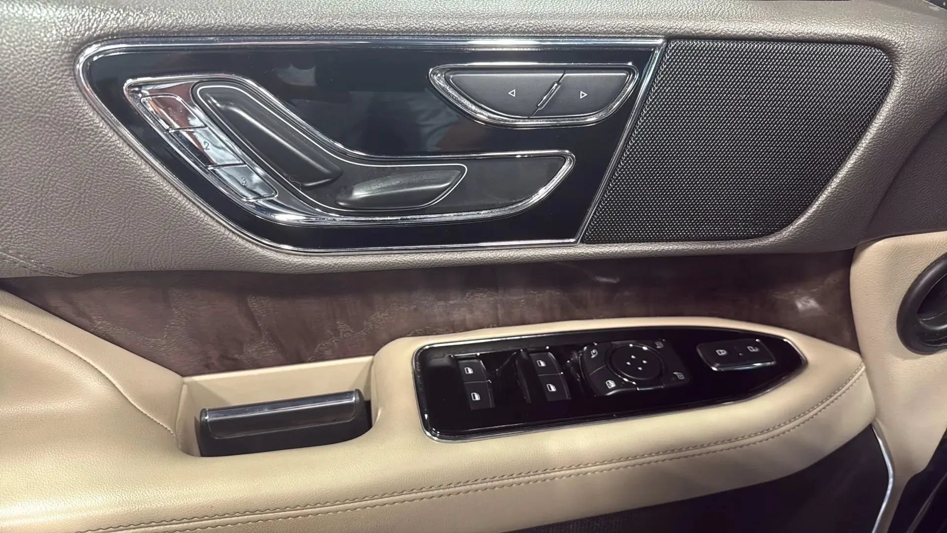 Used 2022 Lincoln Navigator 4WD image 9