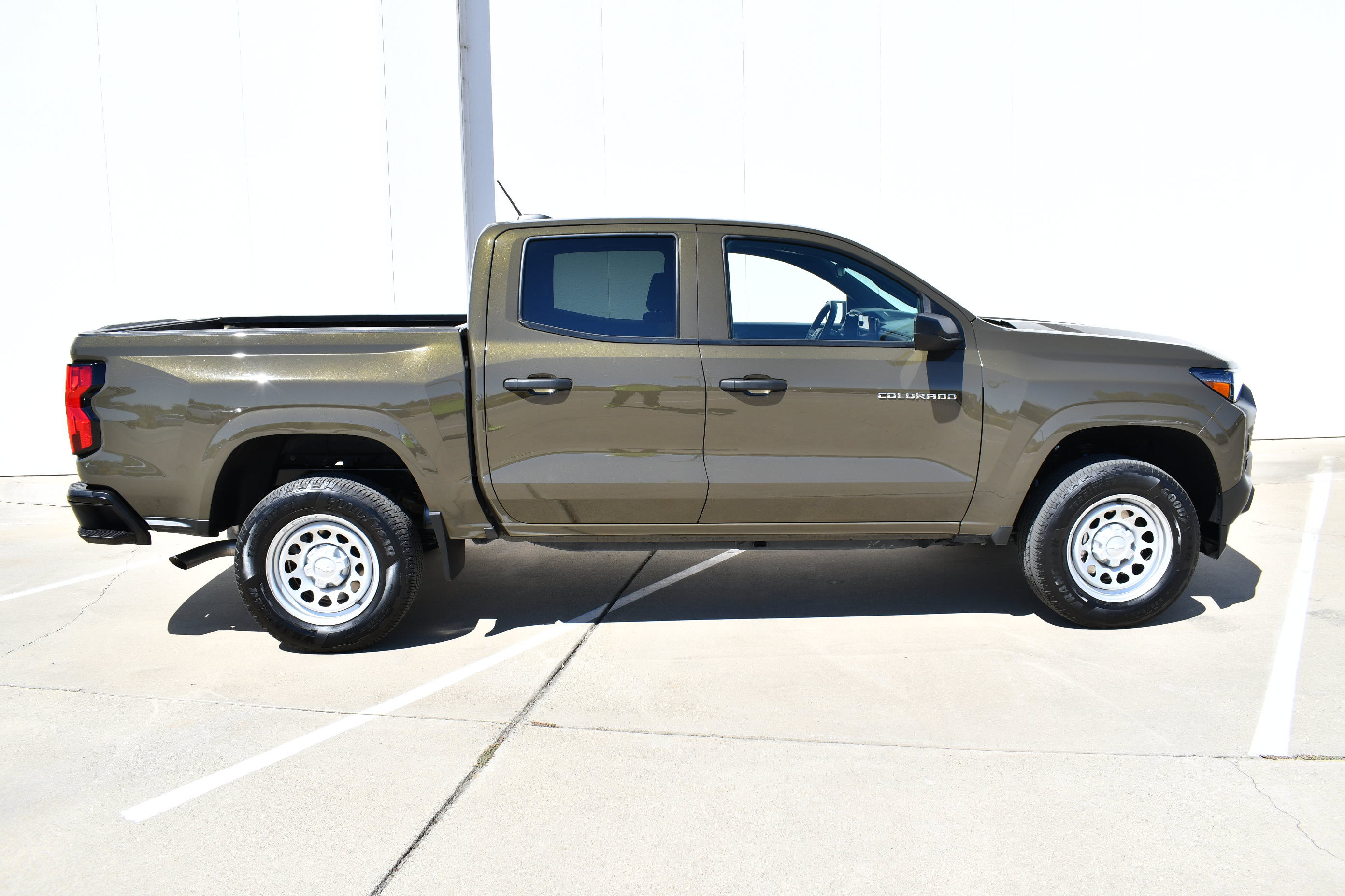 Used 2024 Chevrolet Colorado W/T RWD image 5