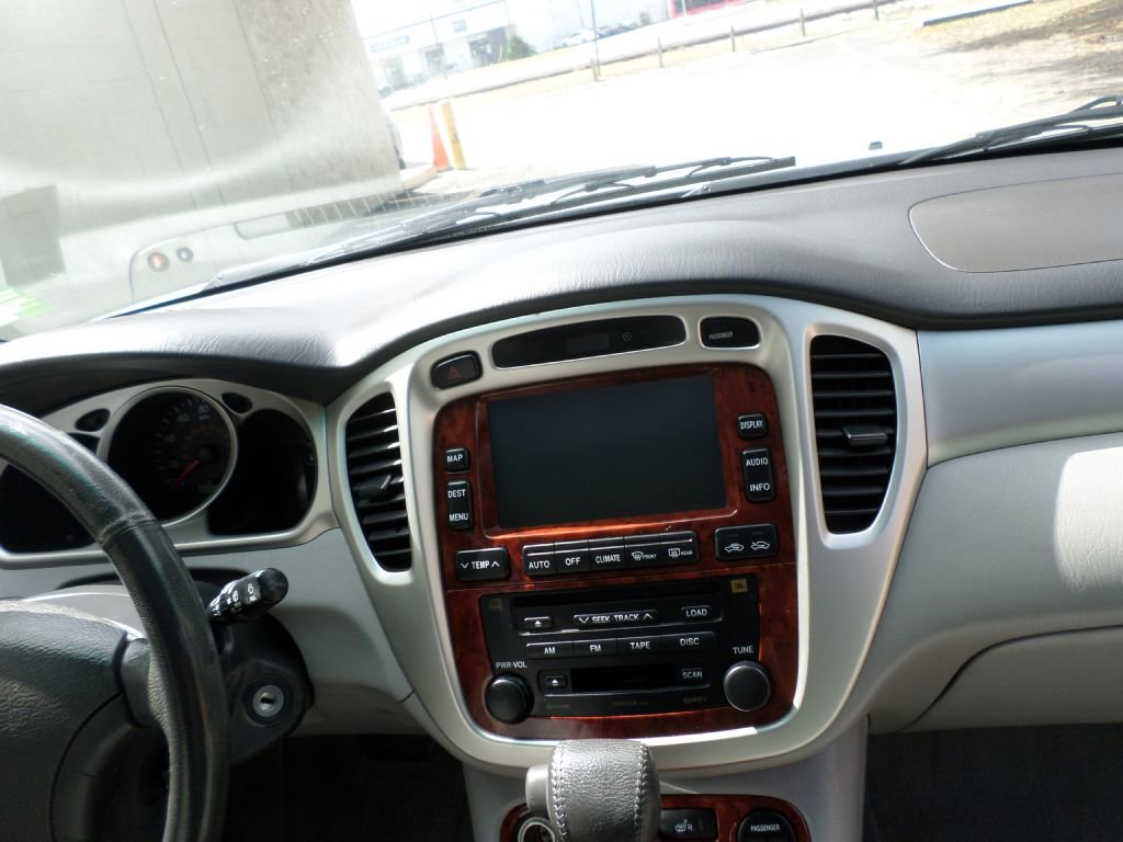 Used 2004 Toyota Highlander Limited image 20