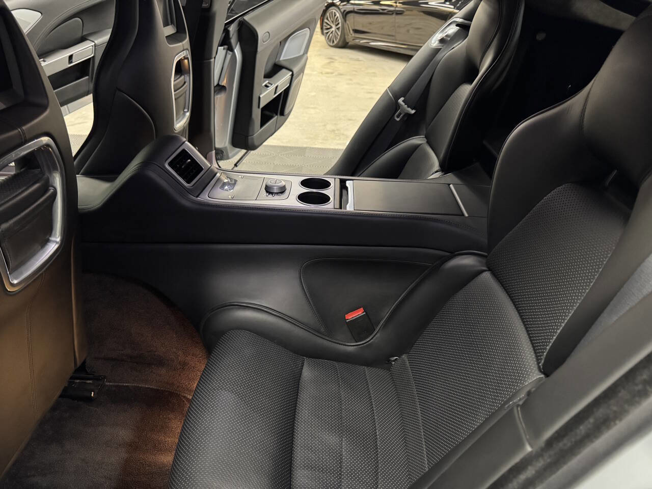 Used 2011 Aston Martin Rapide image 40