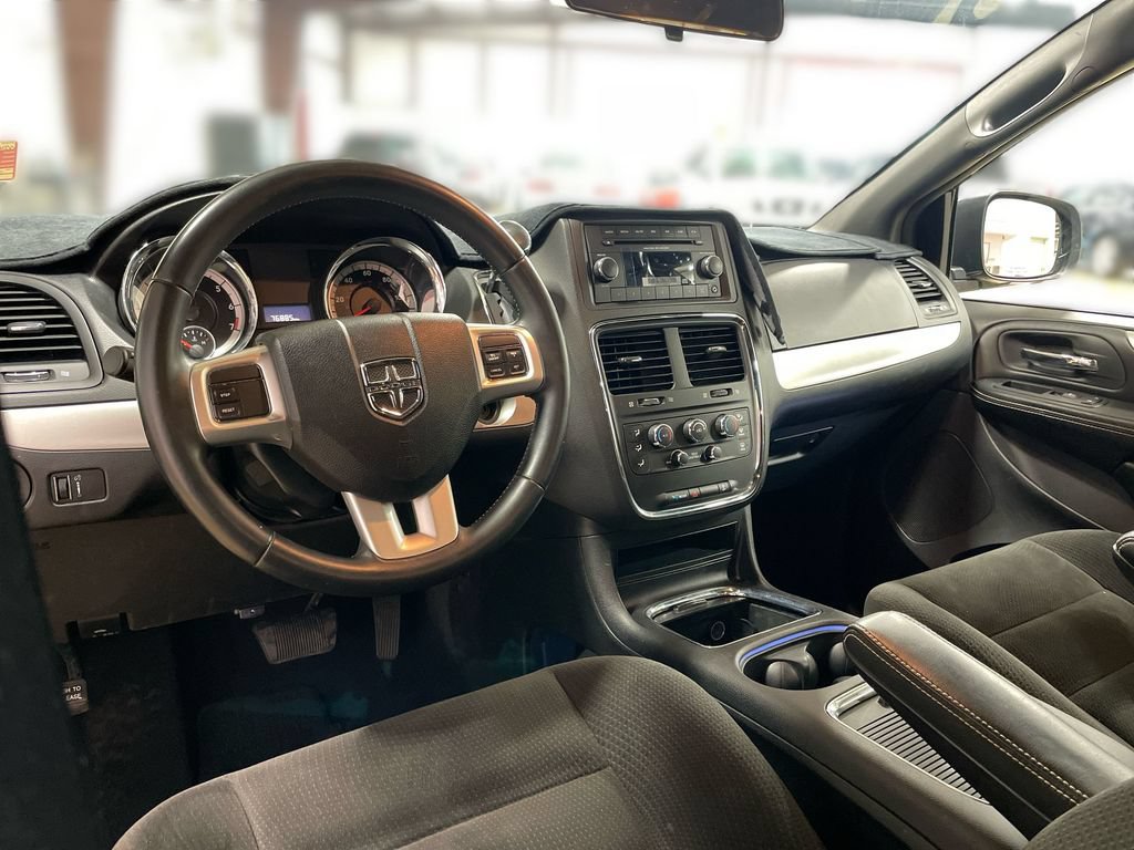Used 2016 Dodge Grand Caravan SXT FWD image 17