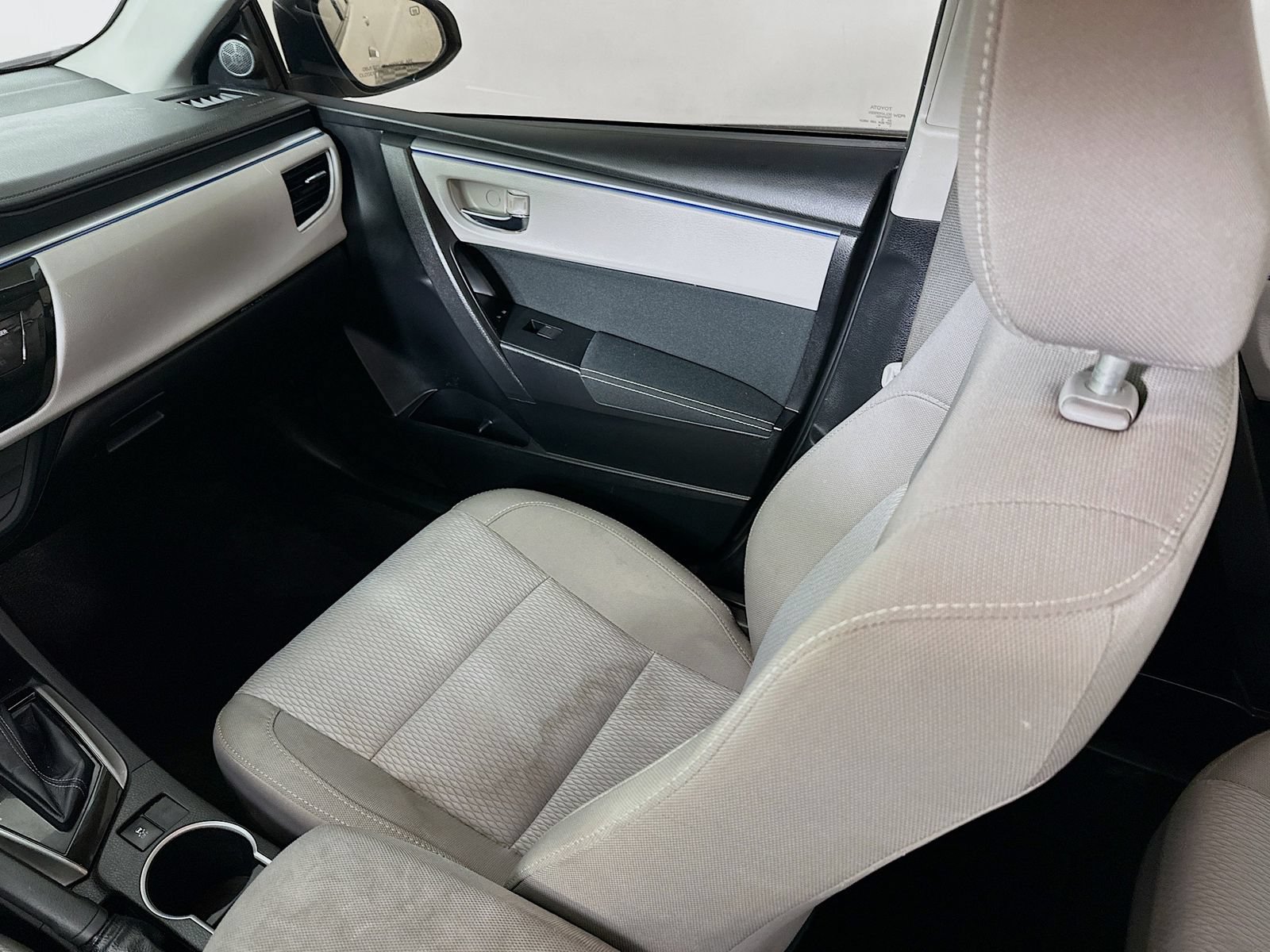 Used 2015 Toyota Corolla LE FWD image 22