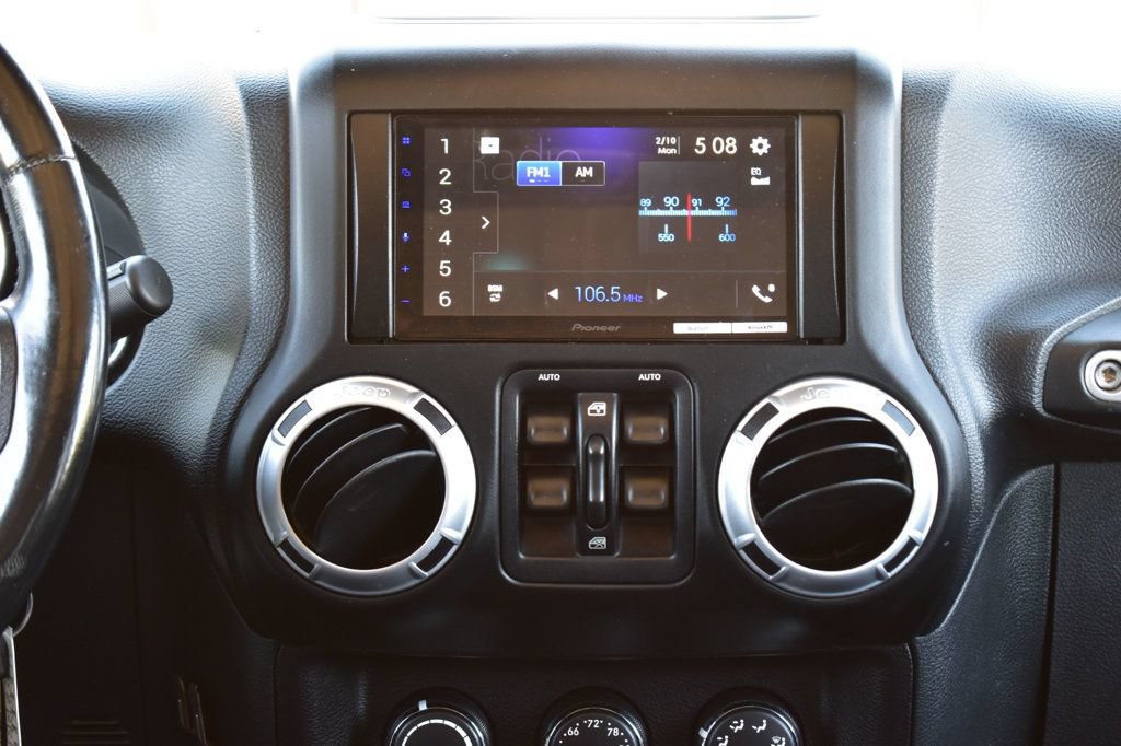 Used 2013 Jeep Wrangler Unlimited Rubicon w/ Connectivity Group AWD/4WD image 27