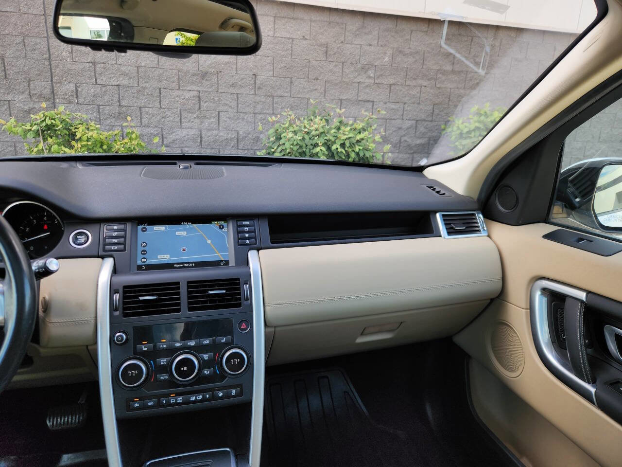 Used 2017 Land Rover Discovery Sport HSE AWD/4WD image 18