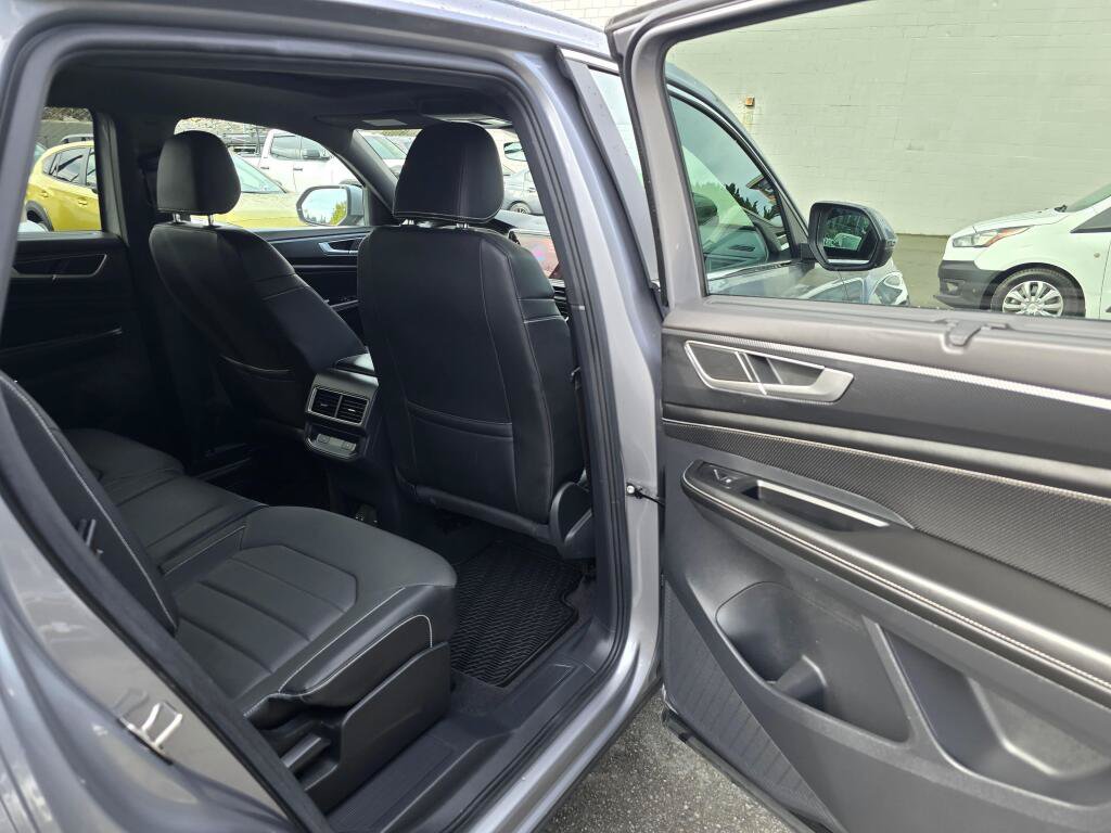 Used 2024 Volkswagen Atlas Cross Sport SEL R-Line AWD/4WD image 13