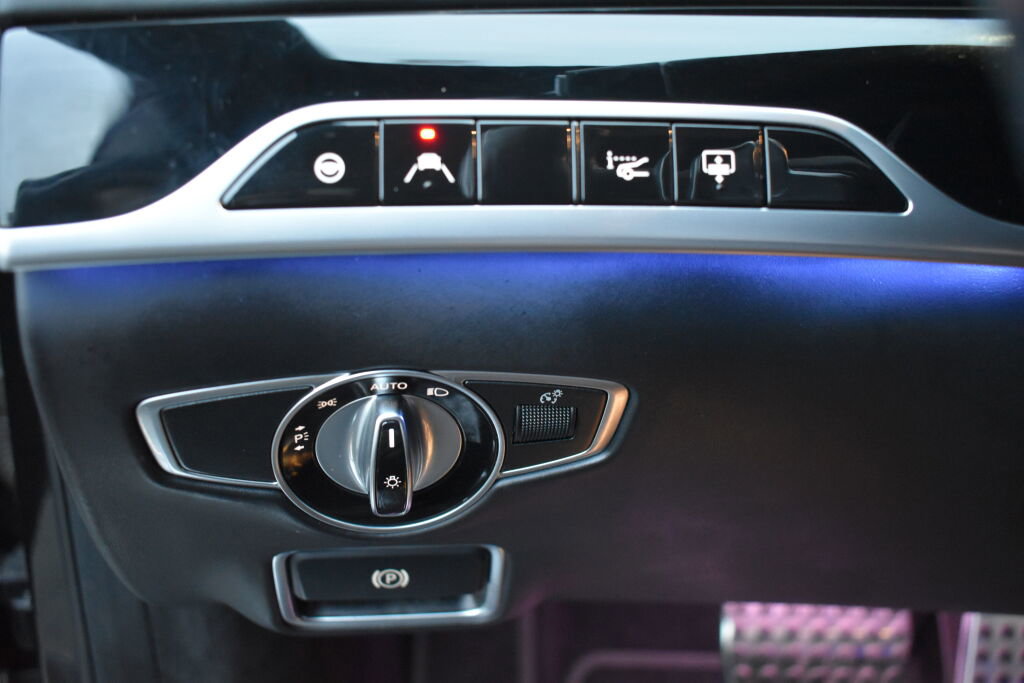 Used 2018 Mercedes-Benz S 560 Sedan w/ AMG Line Exterior image 18