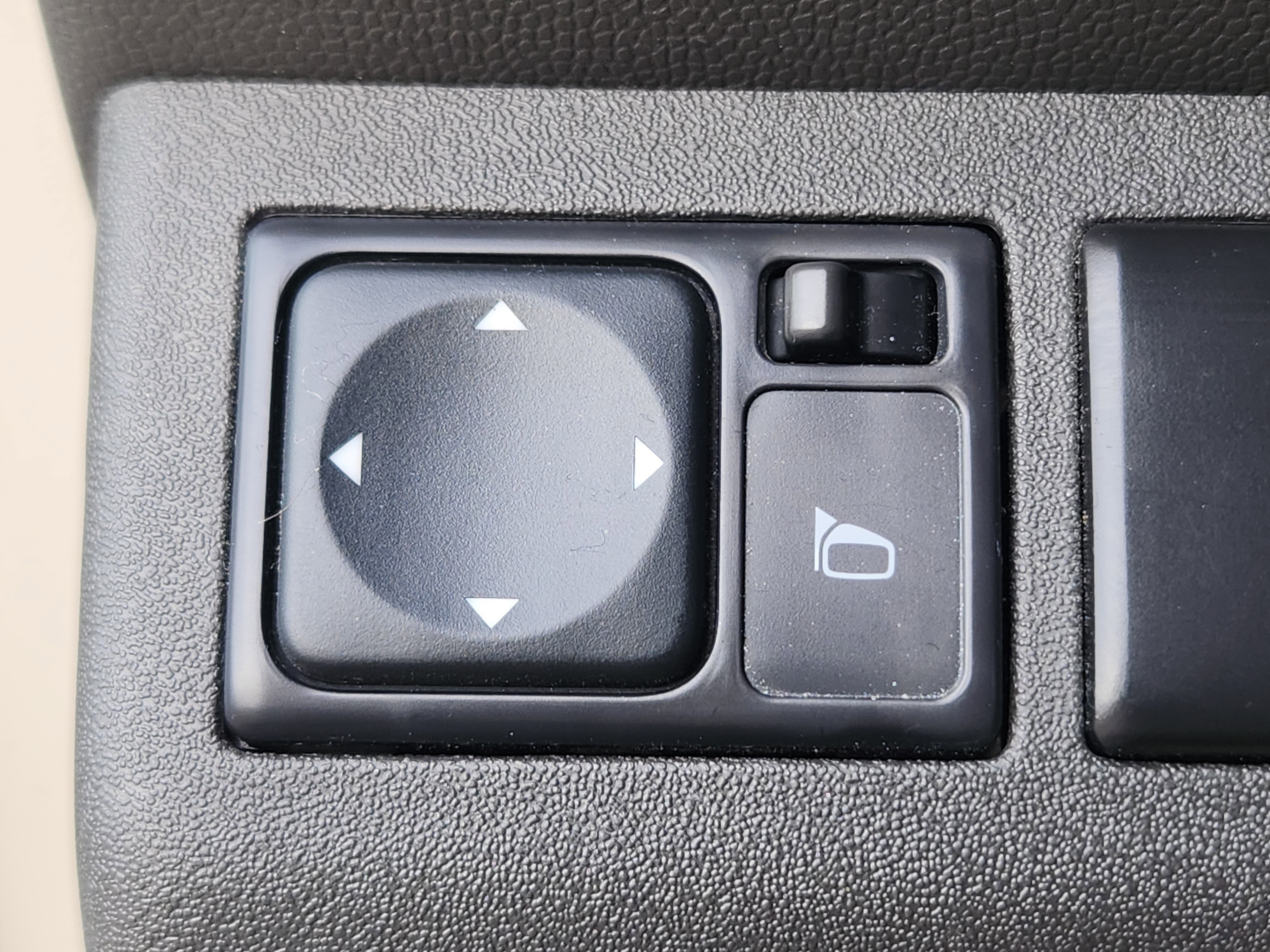 Used 2012 Suzuki Equator Sport image 14