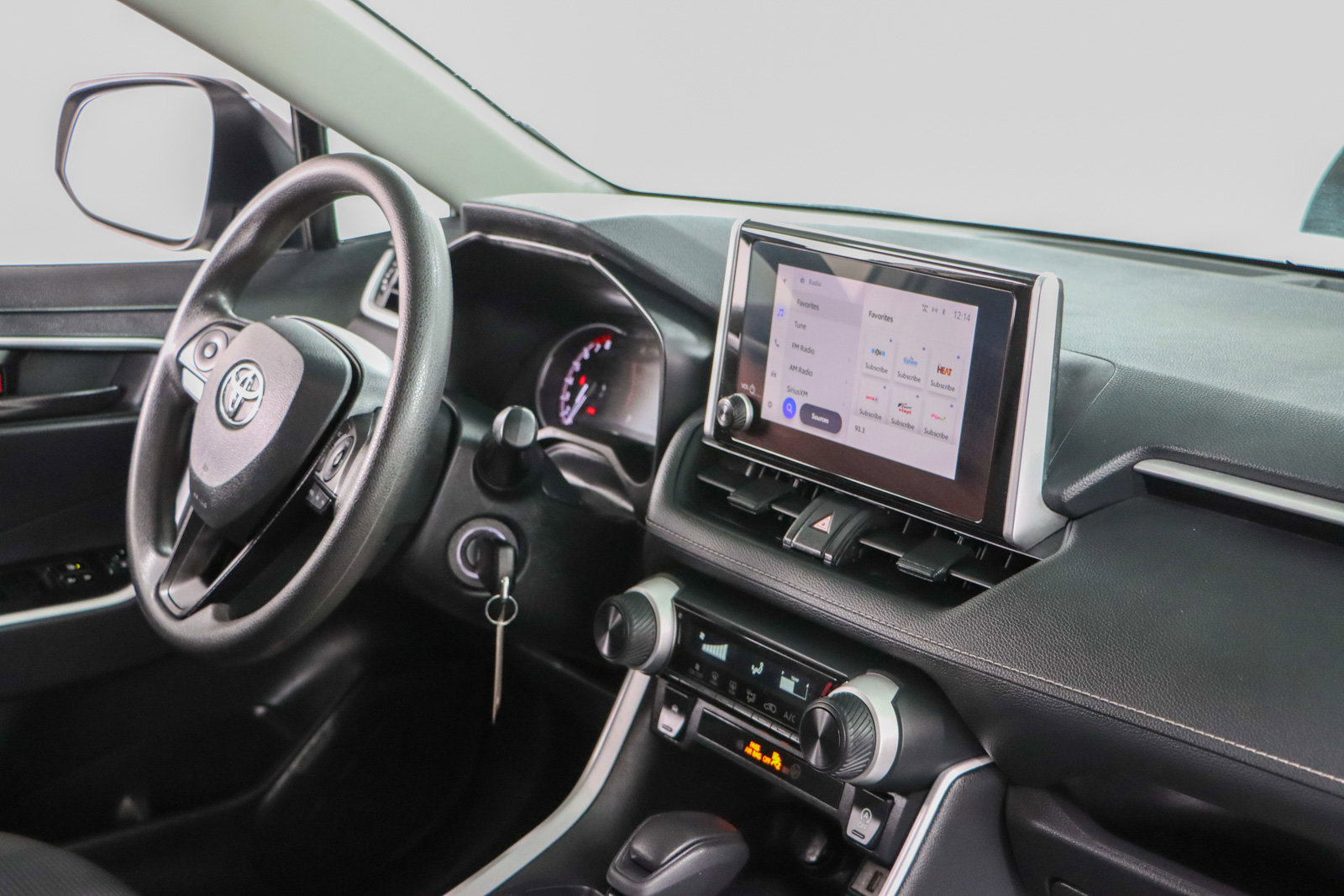 Used 2024 Toyota RAV4 LE image 25