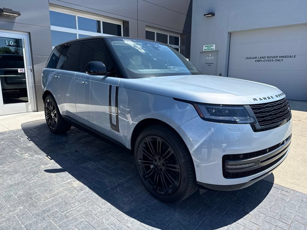 Used 2025 Land Rover Range Rover SE AWD/4WD image 2