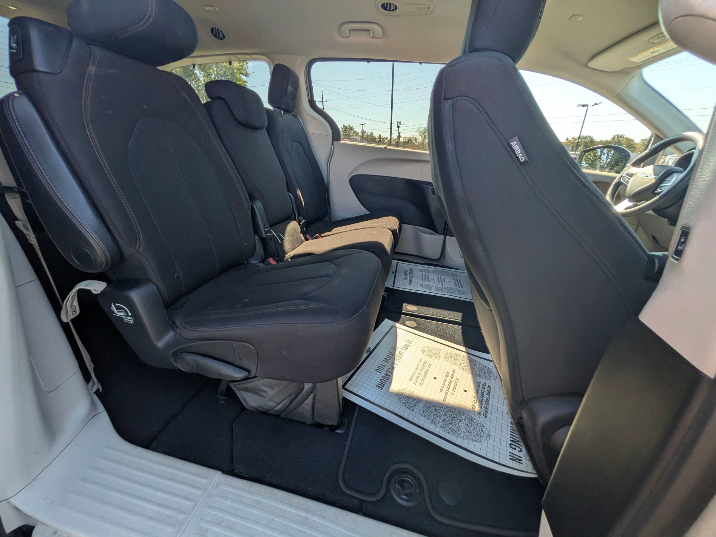 Used 2017 Chrysler Pacifica Touring Plus w/ Tire & Wheel Group FWD image 39