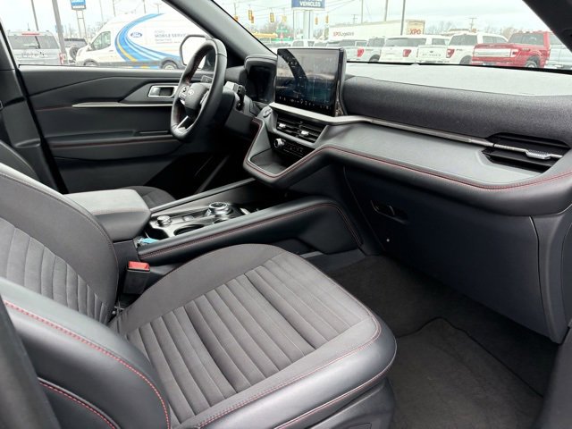 Used 2025 Ford Explorer ST-Line image 14
