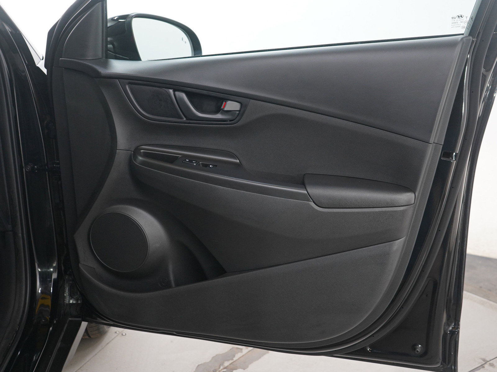 Used 2023 Hyundai Kona SE image 9