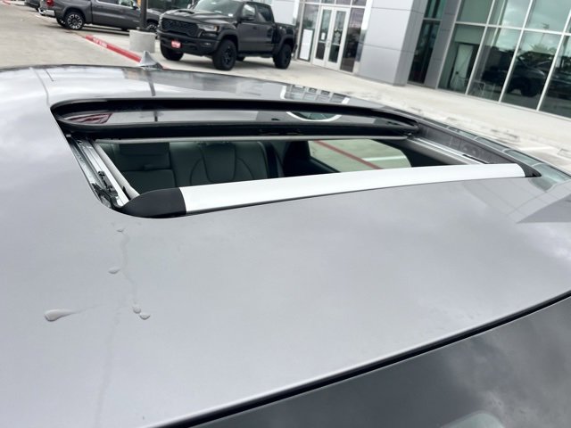 Used 2025 Hyundai Elantra Limited image 8