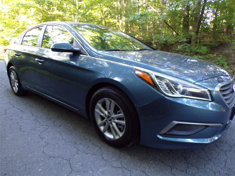 Used 2017 Hyundai Sonata SE FWD image 4