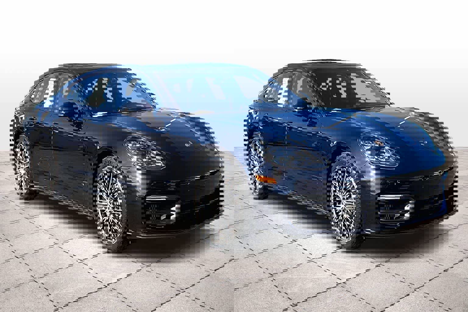 Used 2021 Porsche Panamera image 2