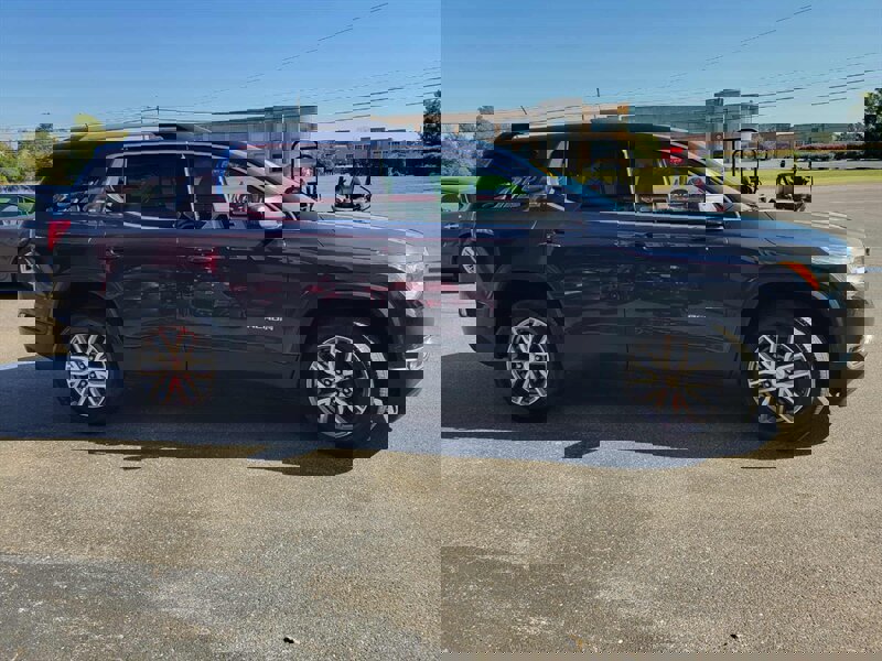 Used 2017 GMC Acadia SLE image 5