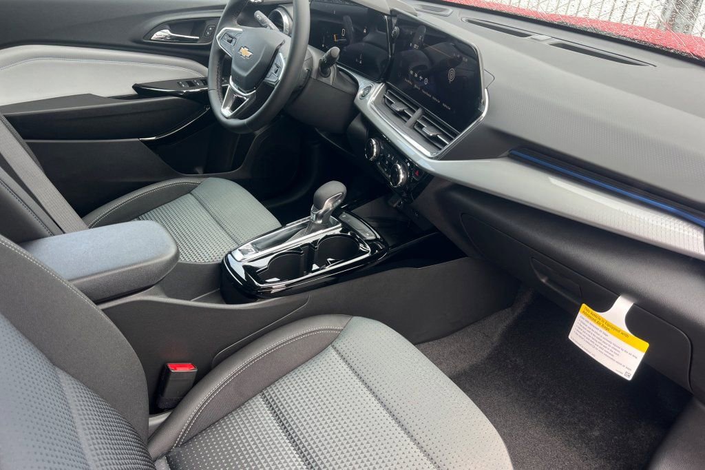 New 2026 Chevrolet Trax LT w/ Sunroof Package image 13