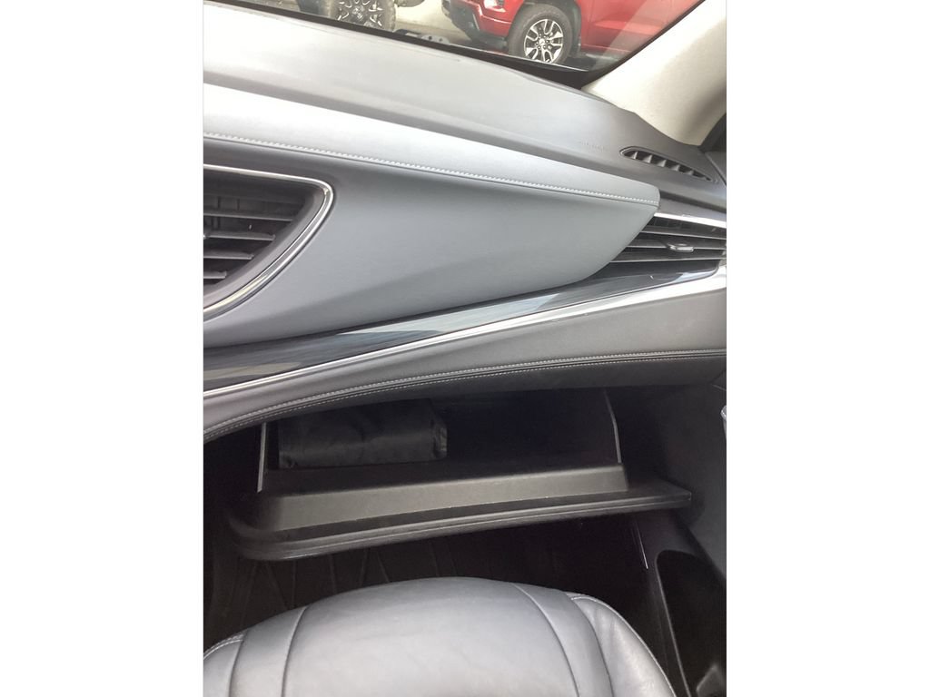 Used 2020 Buick Enclave Essence w/ Sound and Sites Package AWD/4WD image 35