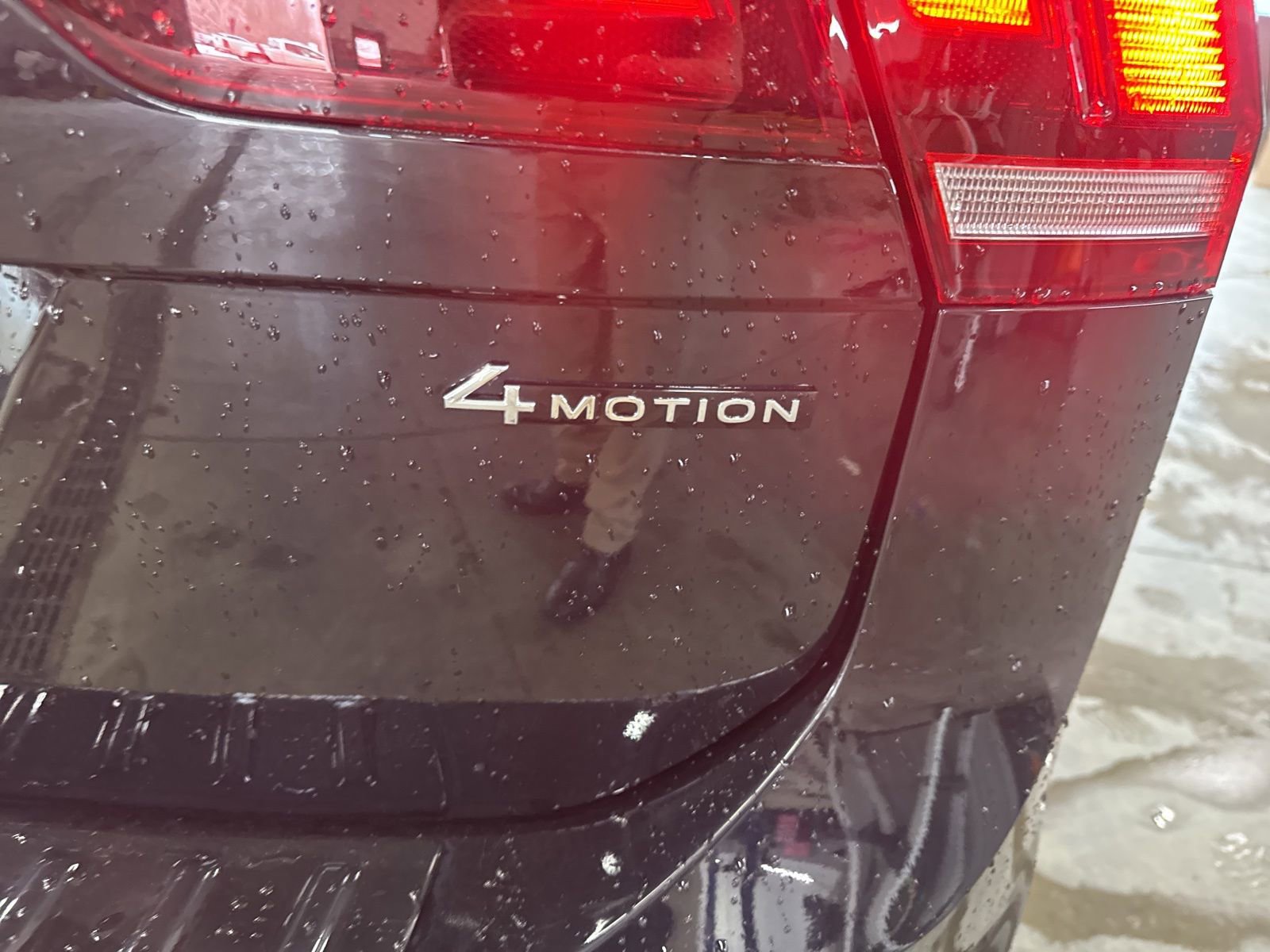 Used 2023 Volkswagen Tiguan SE R-Line image 37