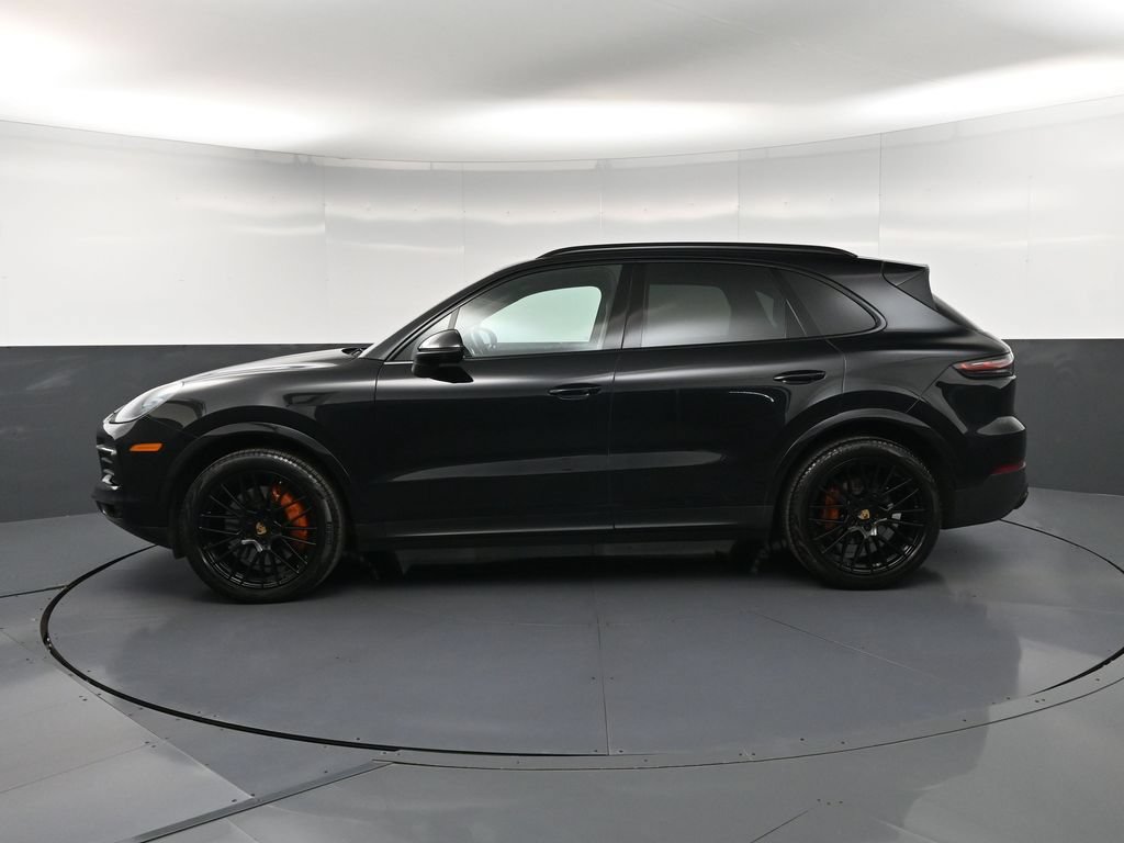 Certified 2022 Porsche Cayenne Platinum Edition AWD/4WD image 2