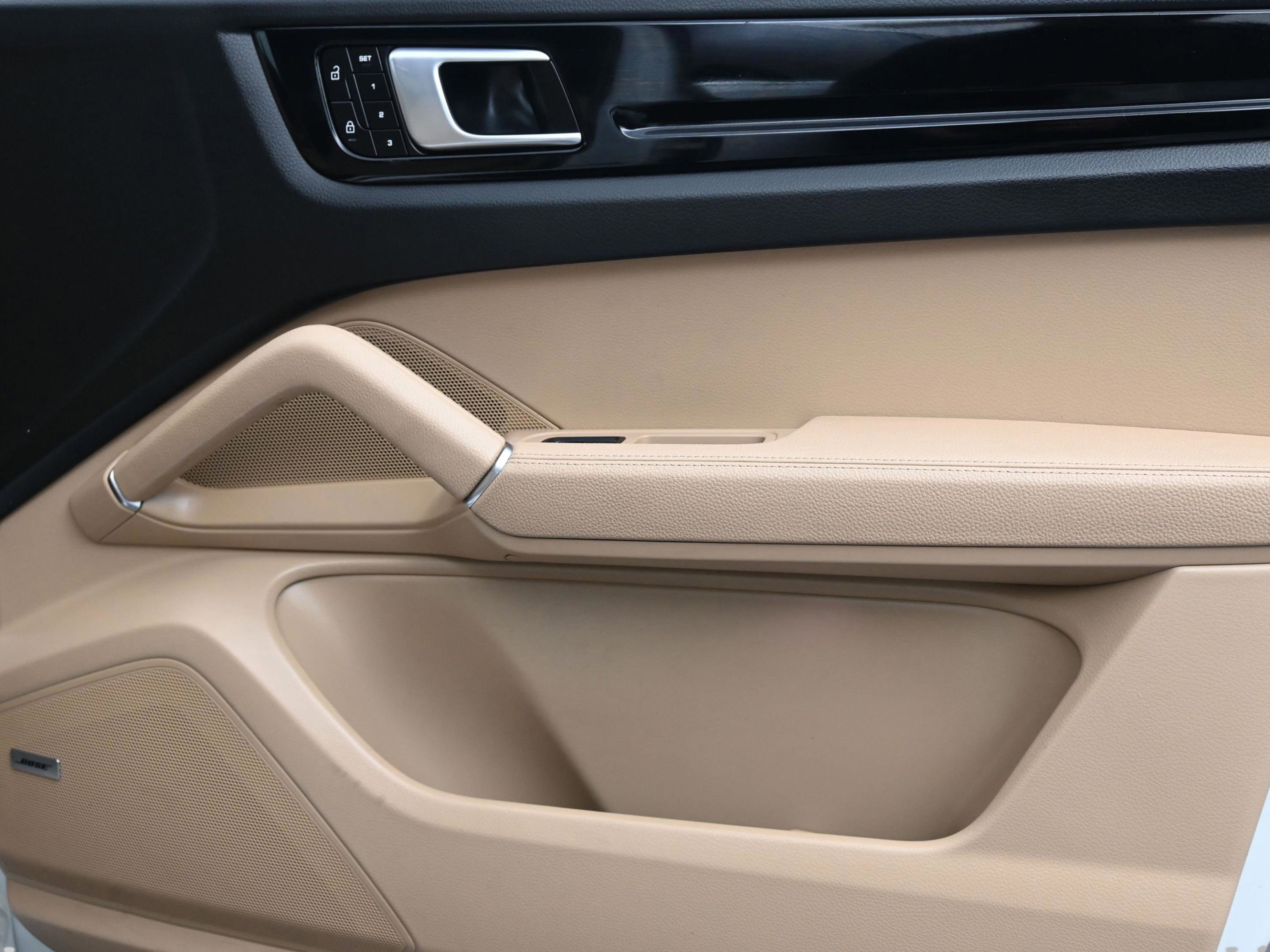 Used 2022 Porsche Cayenne image 37