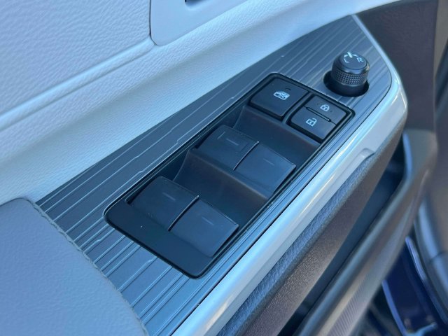 Certified 2025 Toyota Sienna XLE w/ XLE Plus Package FWD image 21