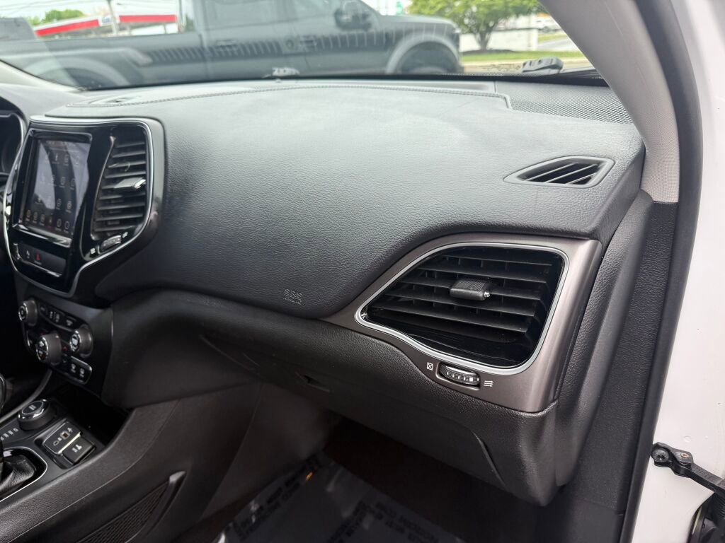 Used 2019 Jeep Cherokee Limited AWD/4WD image 29