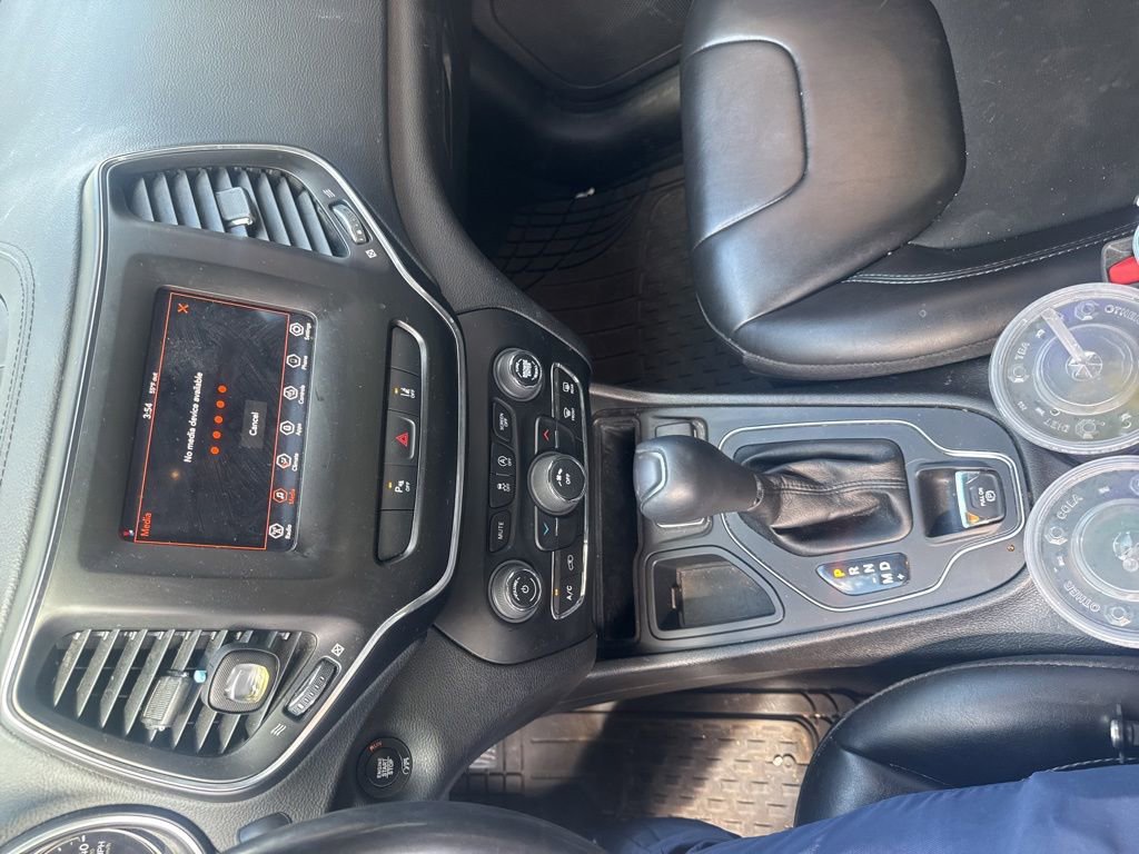 Used 2021 Jeep Cherokee Latitude Plus FWD image 16