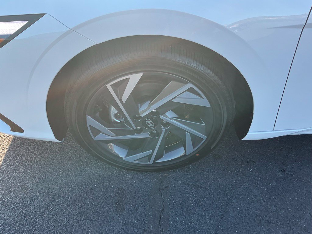 Certified 2026 Hyundai Elantra Limited FWD image 14