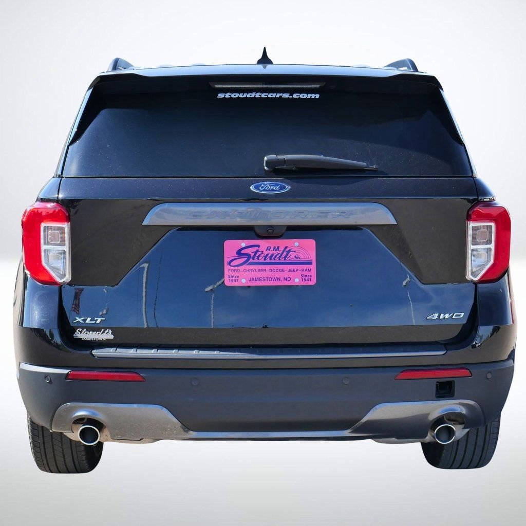 Used 2023 Ford Explorer XLT w/ Equipment Group 202A image 3