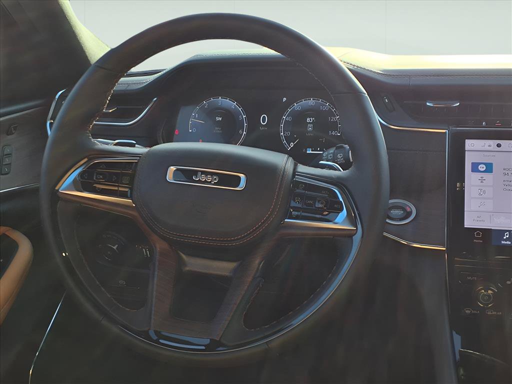 New 2025 Jeep Grand Cherokee Summit image 9