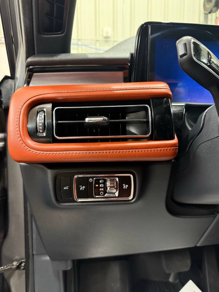 Used 2025 Lincoln Aviator Reserve w/ Equipment Group 201A AWD/4WD image 10
