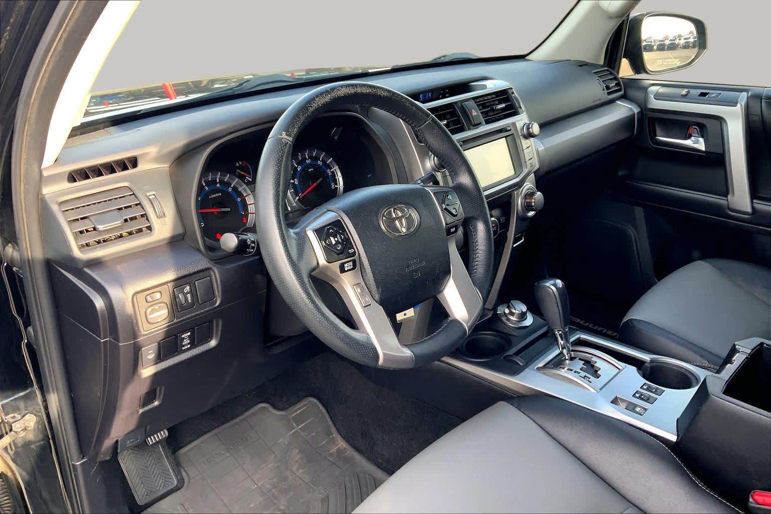 Used 2016 Toyota 4Runner SR5 Premium AWD/4WD image 18