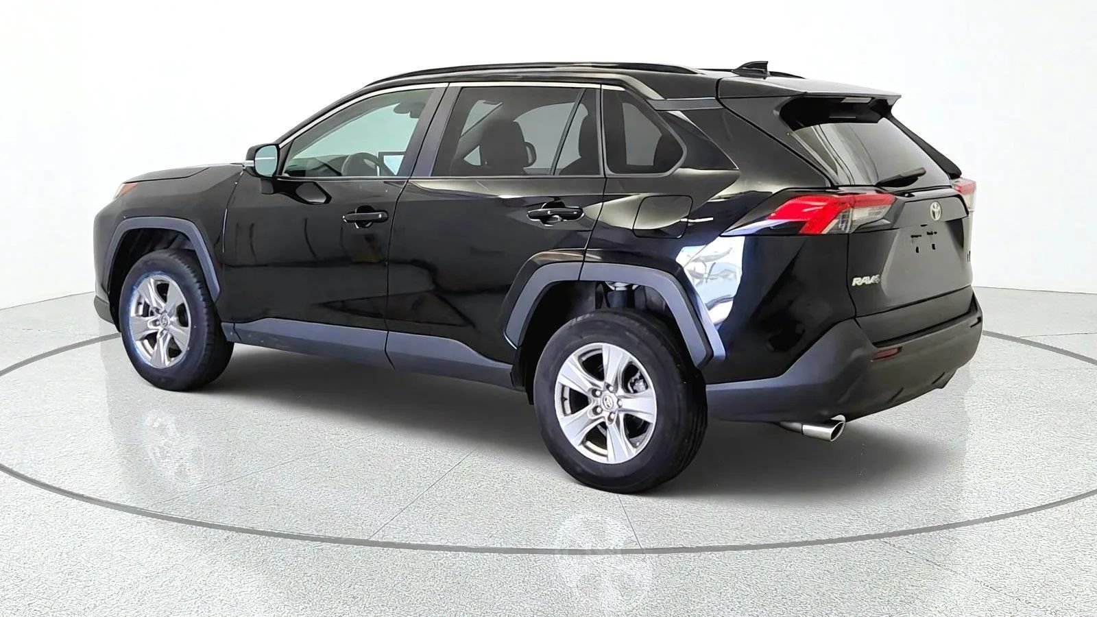 Used 2024 Toyota RAV4 XLE FWD image 6