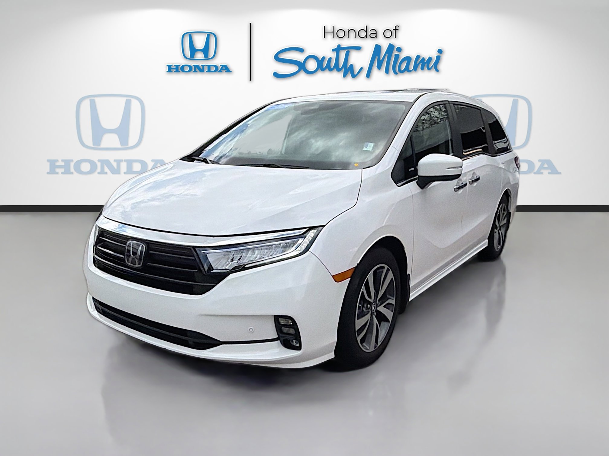 Certified 2024 Honda Odyssey Touring image 3