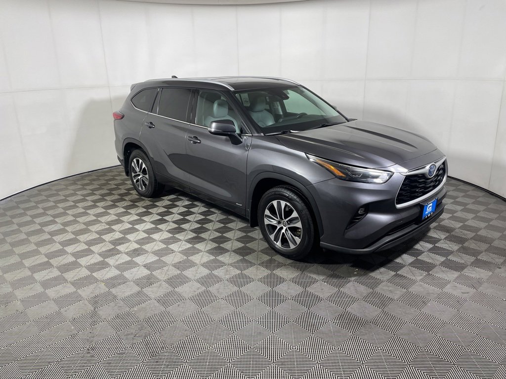 Used 2022 Toyota Highlander XLE