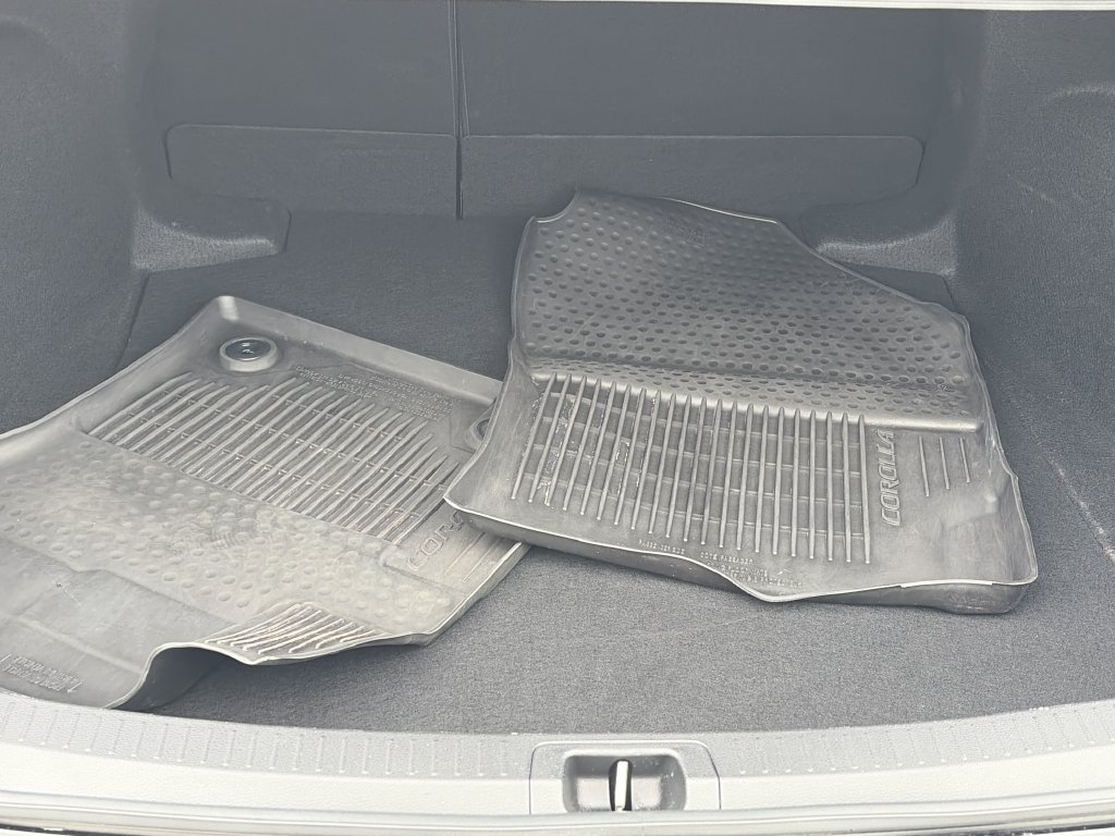 Used 2024 Toyota Corolla LE FWD image 30