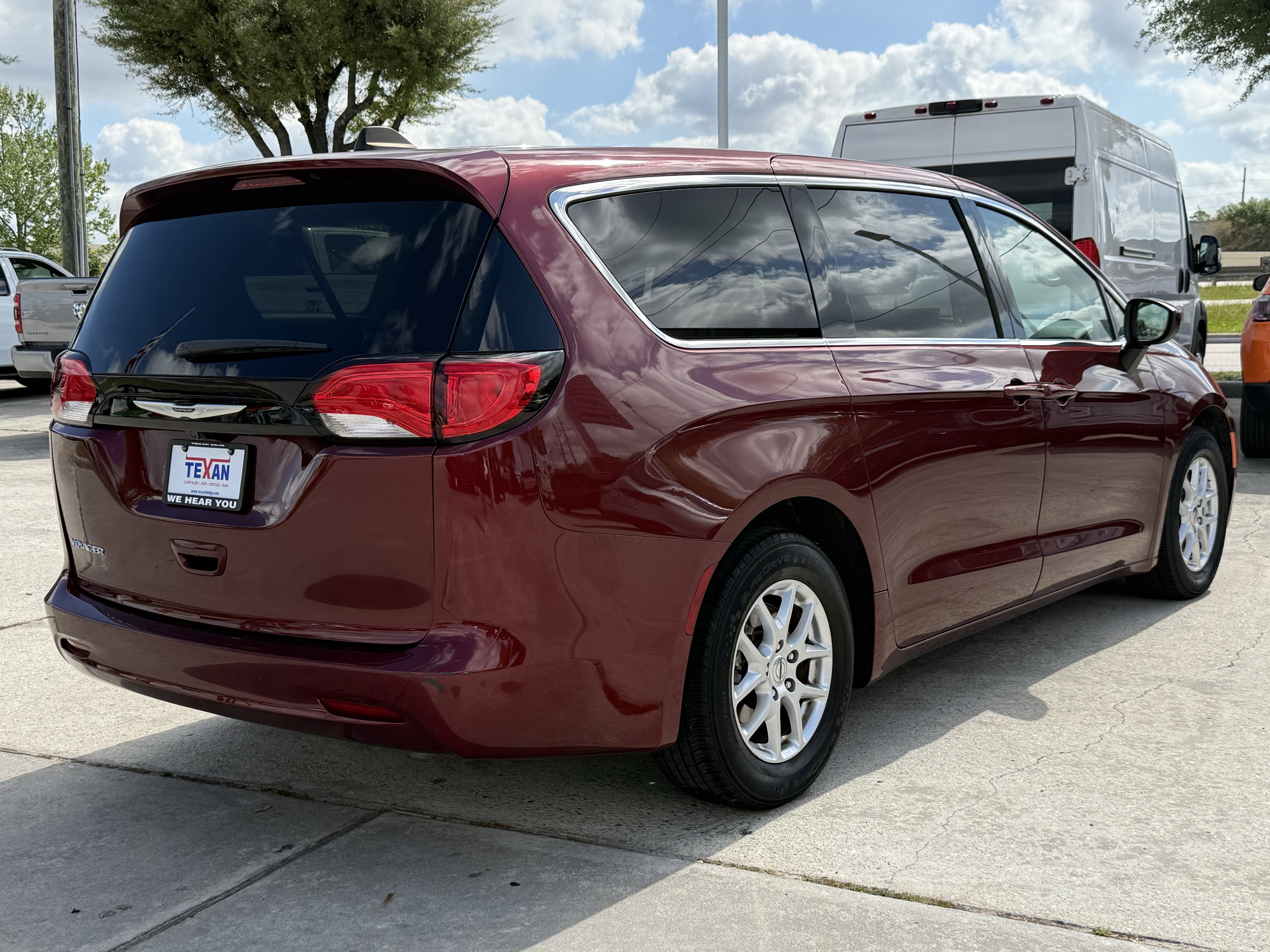 Used 2023 Chrysler Voyager LX FWD image 5