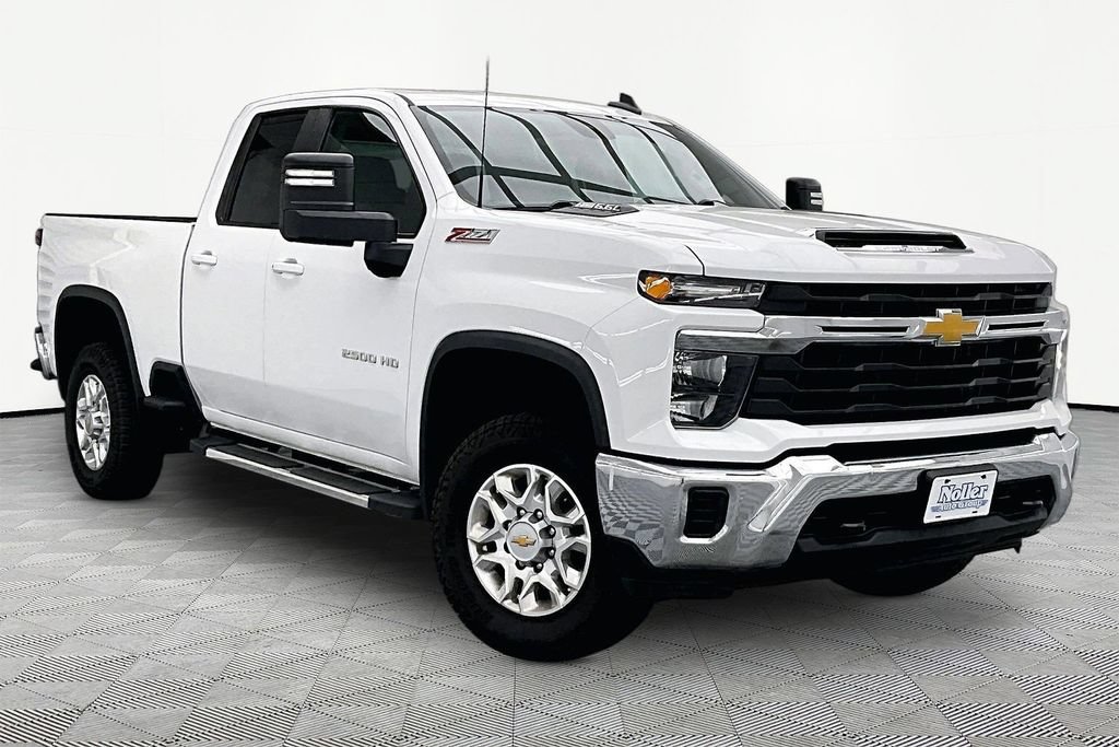 Used 2024 Chevrolet Silverado 2500 LT AWD/4WD image 12