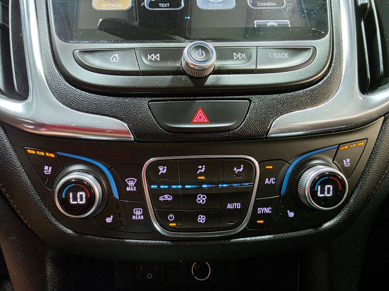 Used 2018 Chevrolet Equinox Premier AWD/4WD image 35